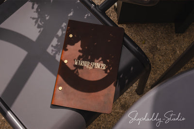 Elegante Rostfarbene Leder-Speisekarte mit Messing-Schrauben